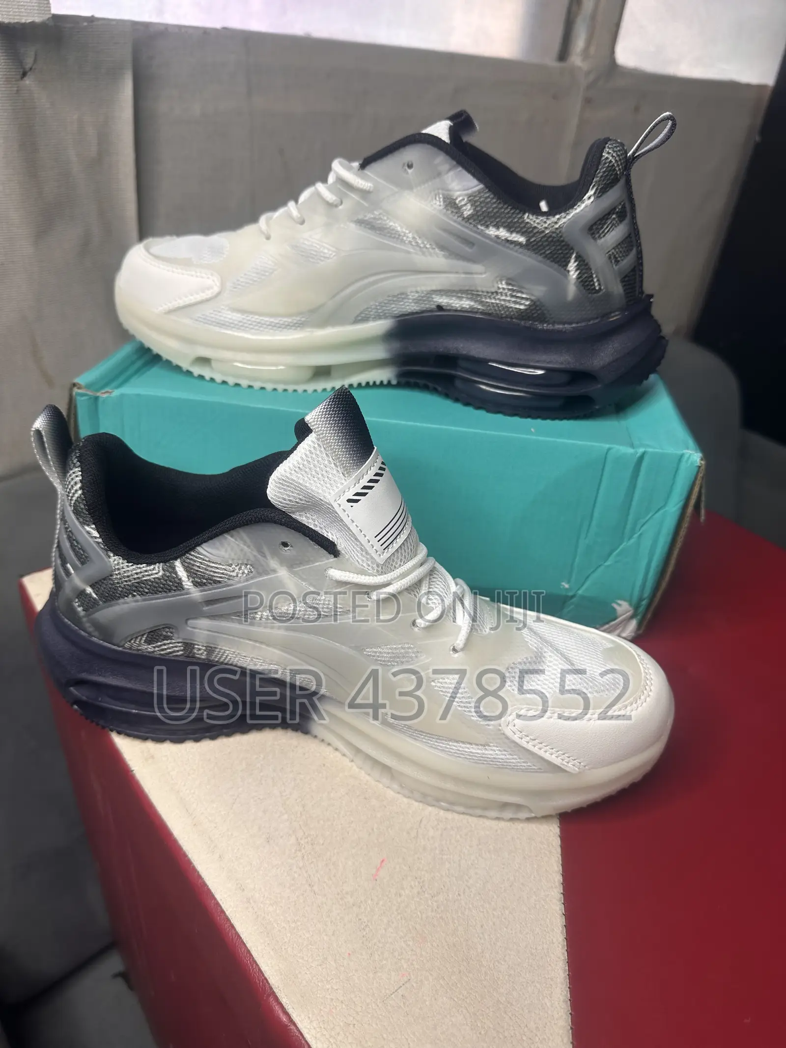 High Quality Sports Casual Sneakers