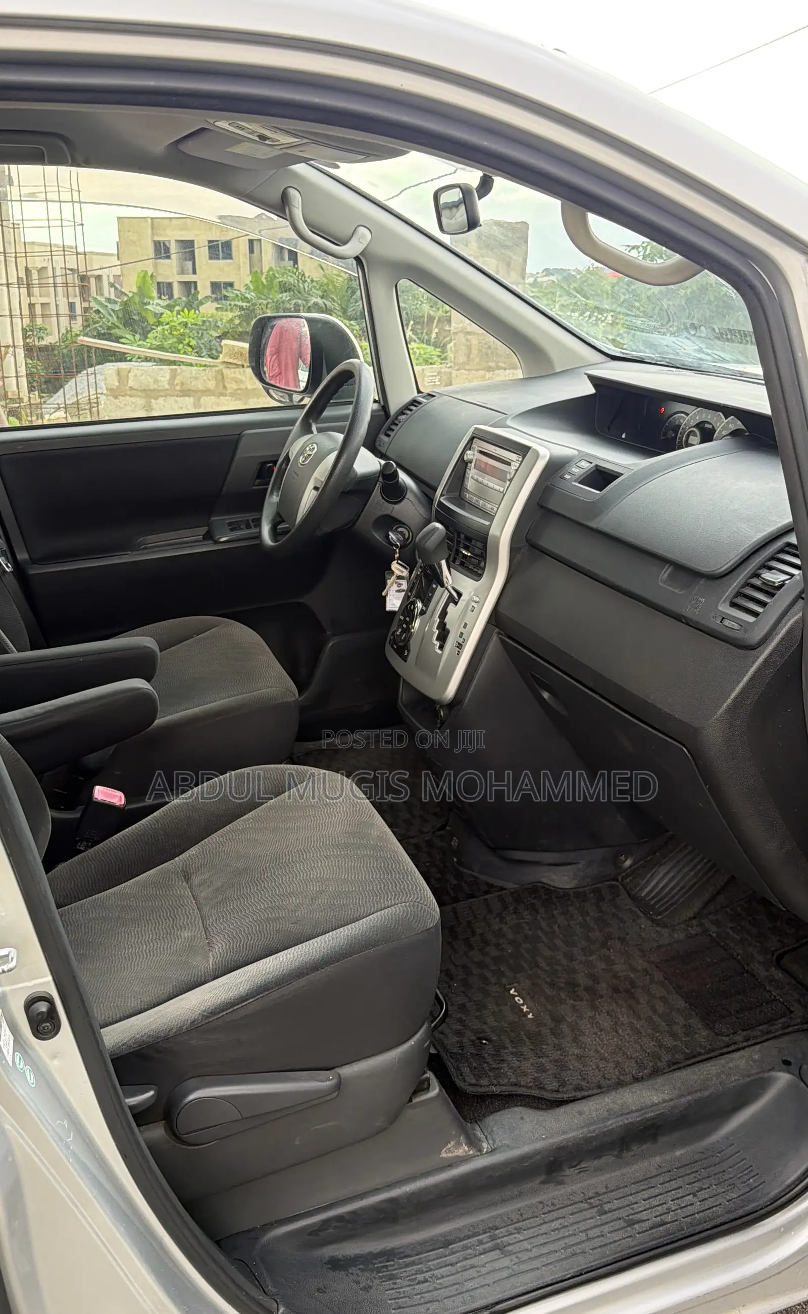 Toyota Voxy 2011 Silver
