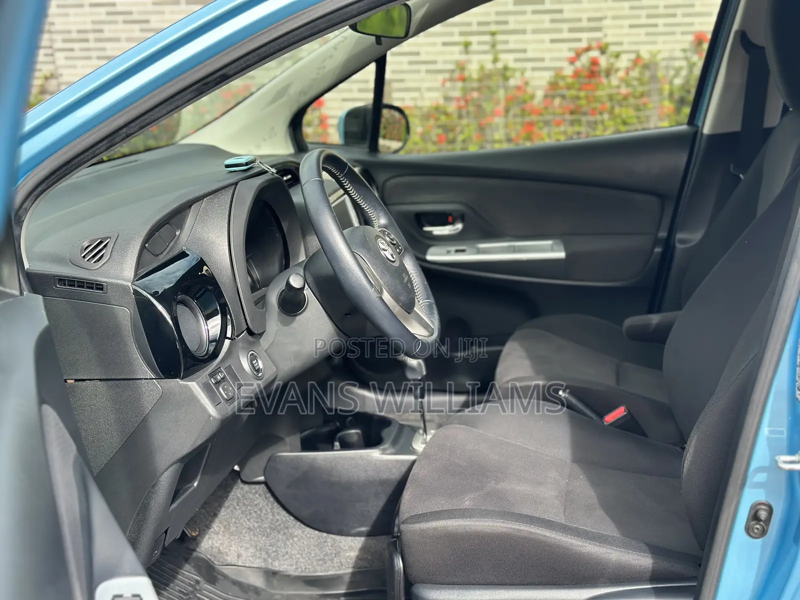 Toyota Vitz 1.3 FWD 3dr 2014