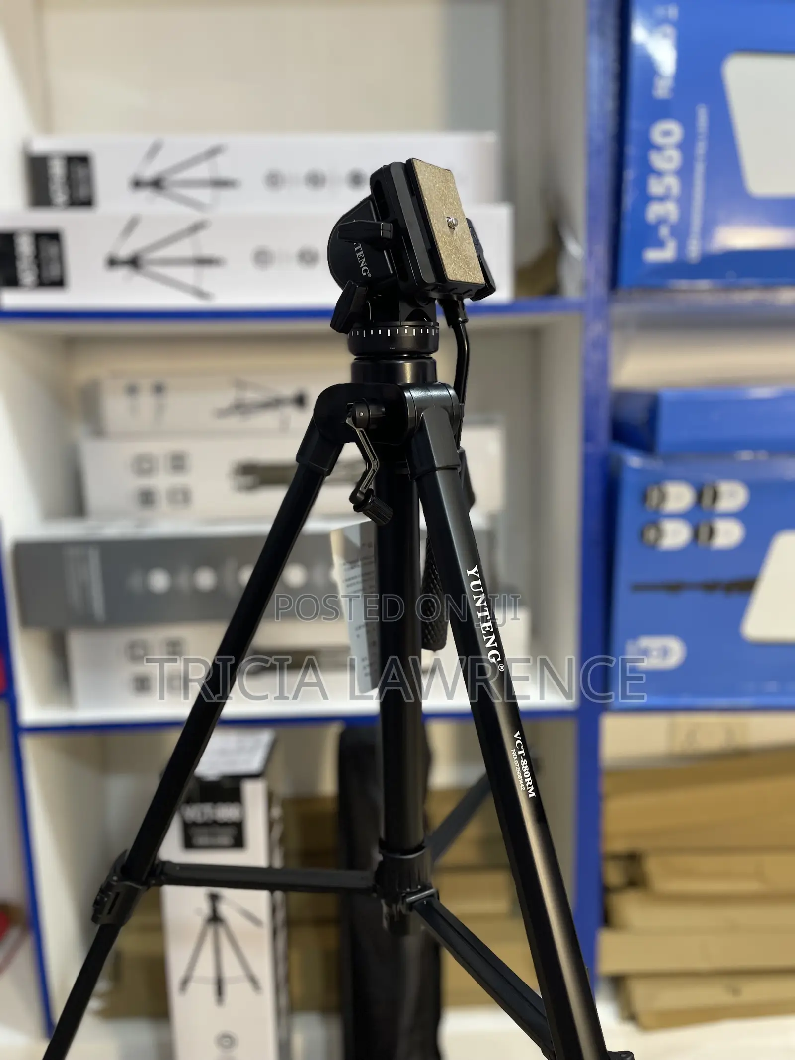 880 Tripod Stand