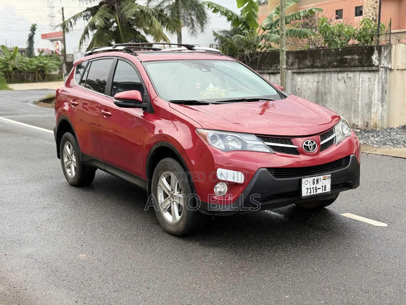 Toyota RAV4 XLE 4dr SUV (2.5L 4cyl 6A) 2015 Red
