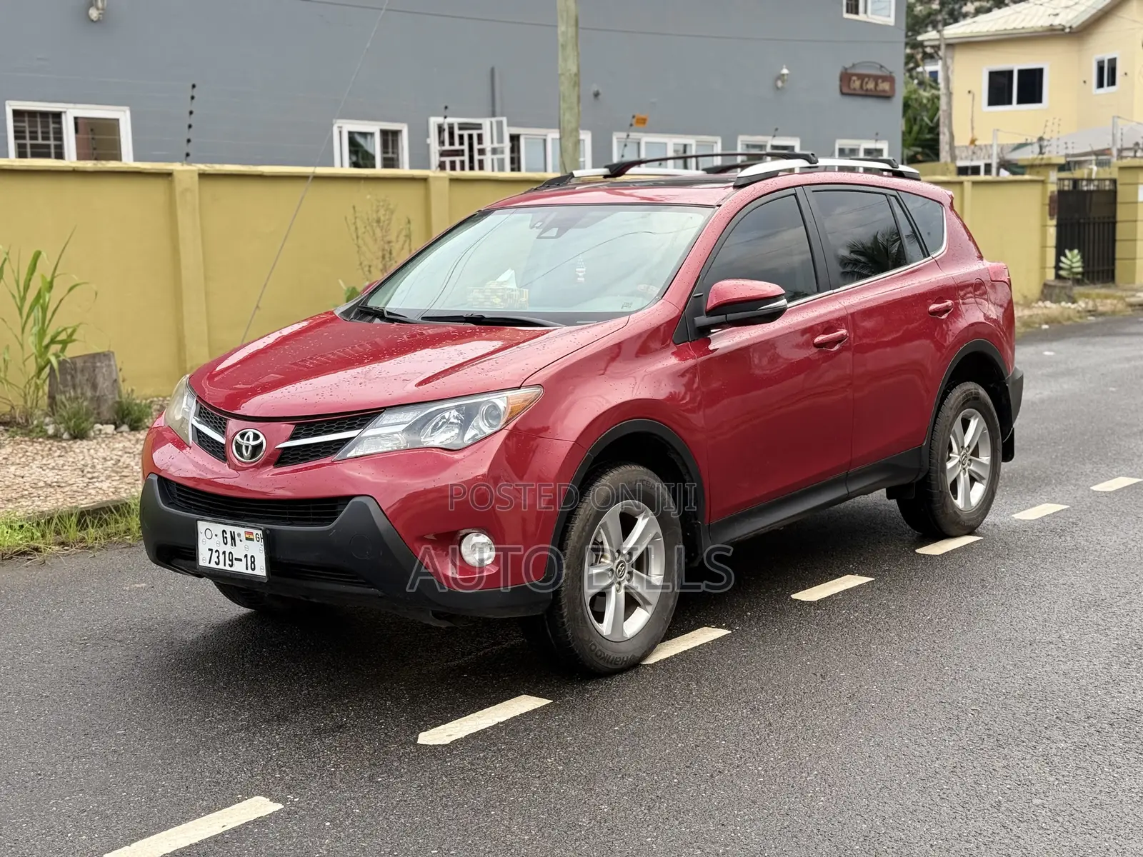 Toyota RAV4 XLE 4dr SUV (2.5L 4cyl 6A) 2015 Red