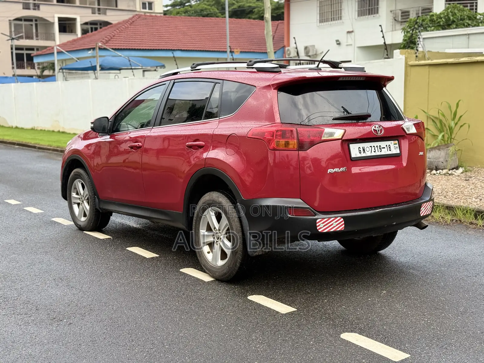 Toyota RAV4 XLE 4dr SUV (2.5L 4cyl 6A) 2015 Red