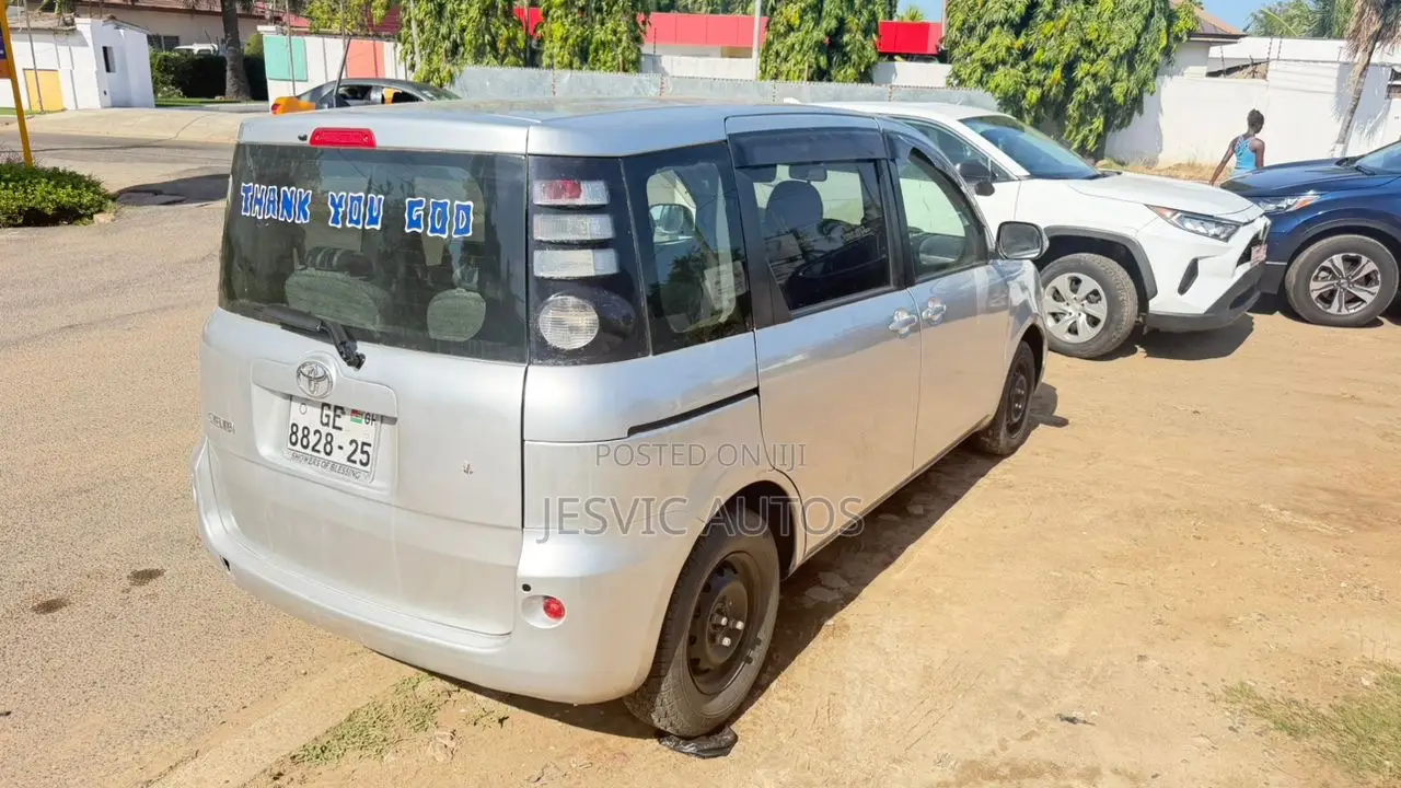 Toyota Sienta 1.5 AWD 2013 Black