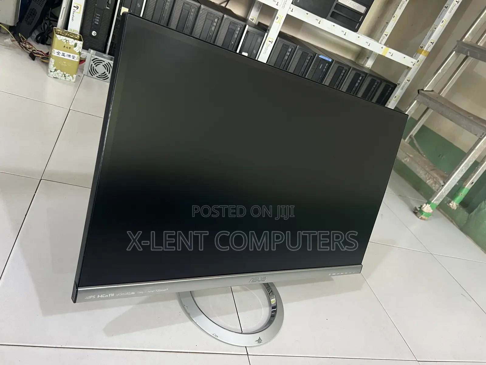 Curved Monitor and Eggless