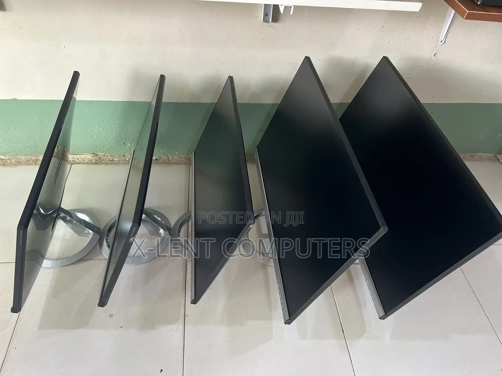 Curved Monitor and Eggless