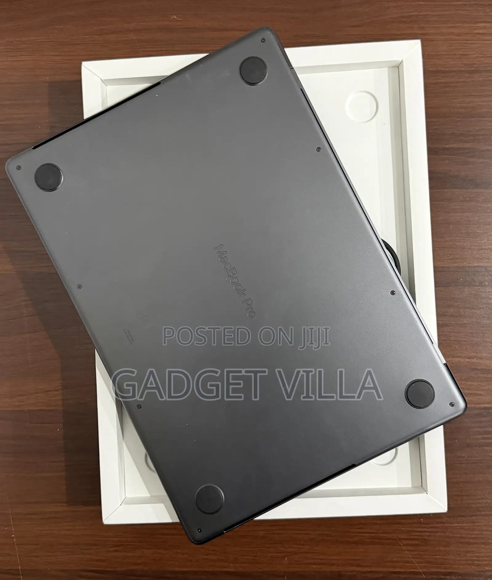 Laptop Apple MacBook Pro 2025 M5 16GB Apple M5 SSD 512GB