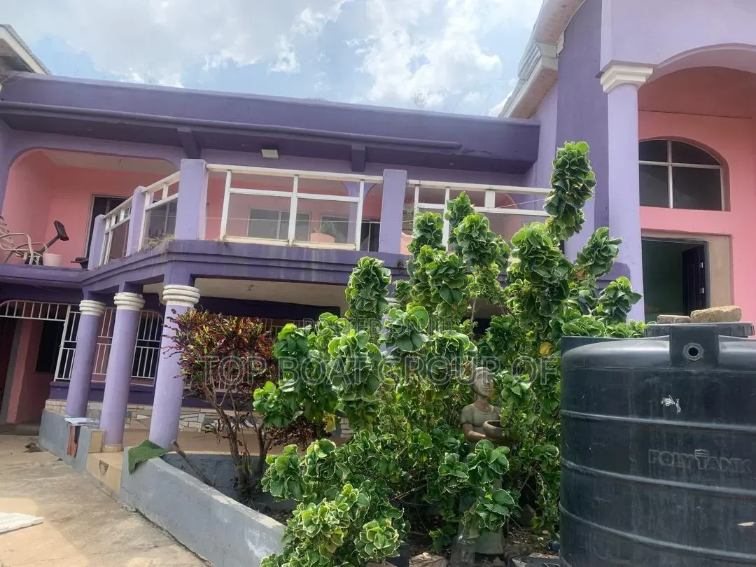 7bdrm House in Top-Boat Estate, Kumasi Metropolitan for sale