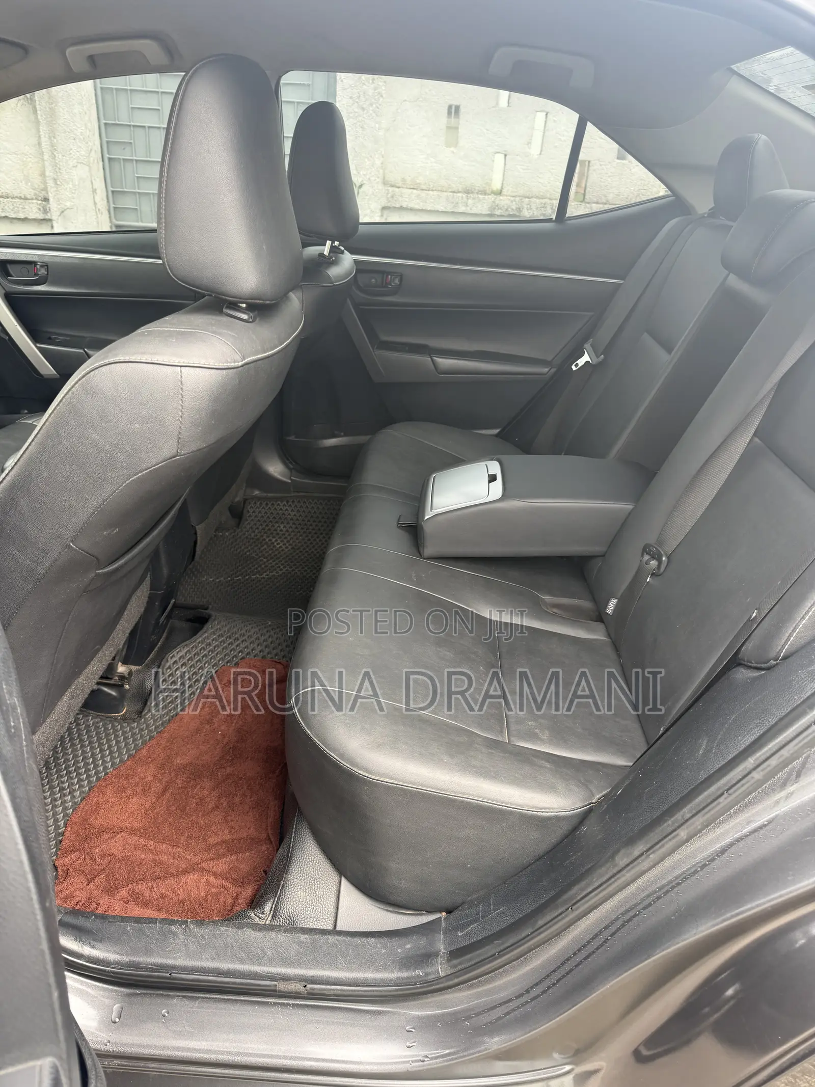 Toyota Corolla L 4dr Sedan (1.8L 4cyl 6M) 2015