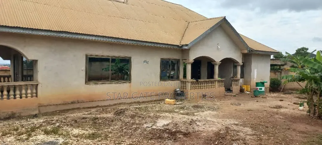 4bdrm House in Pakyi No.2 Santasi, Kumasi Metropolitan for sale