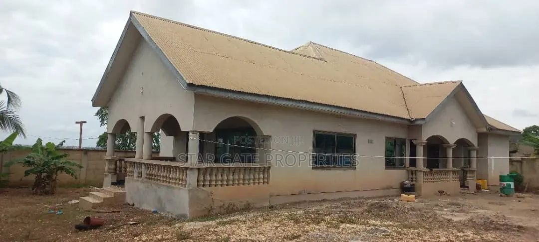 4bdrm House in Pakyi No.2 Santasi, Kumasi Metropolitan for sale
