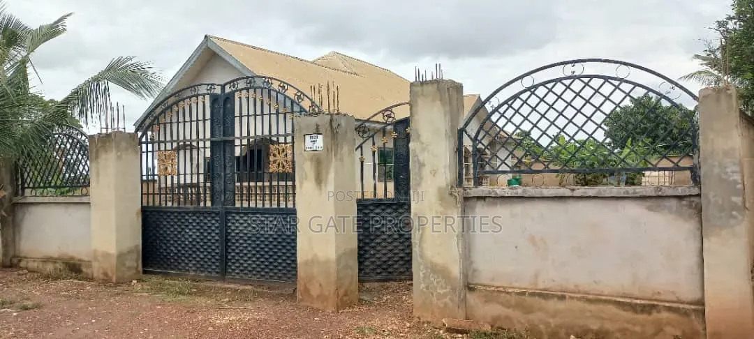 4bdrm House in Pakyi No.2 Santasi, Kumasi Metropolitan for sale