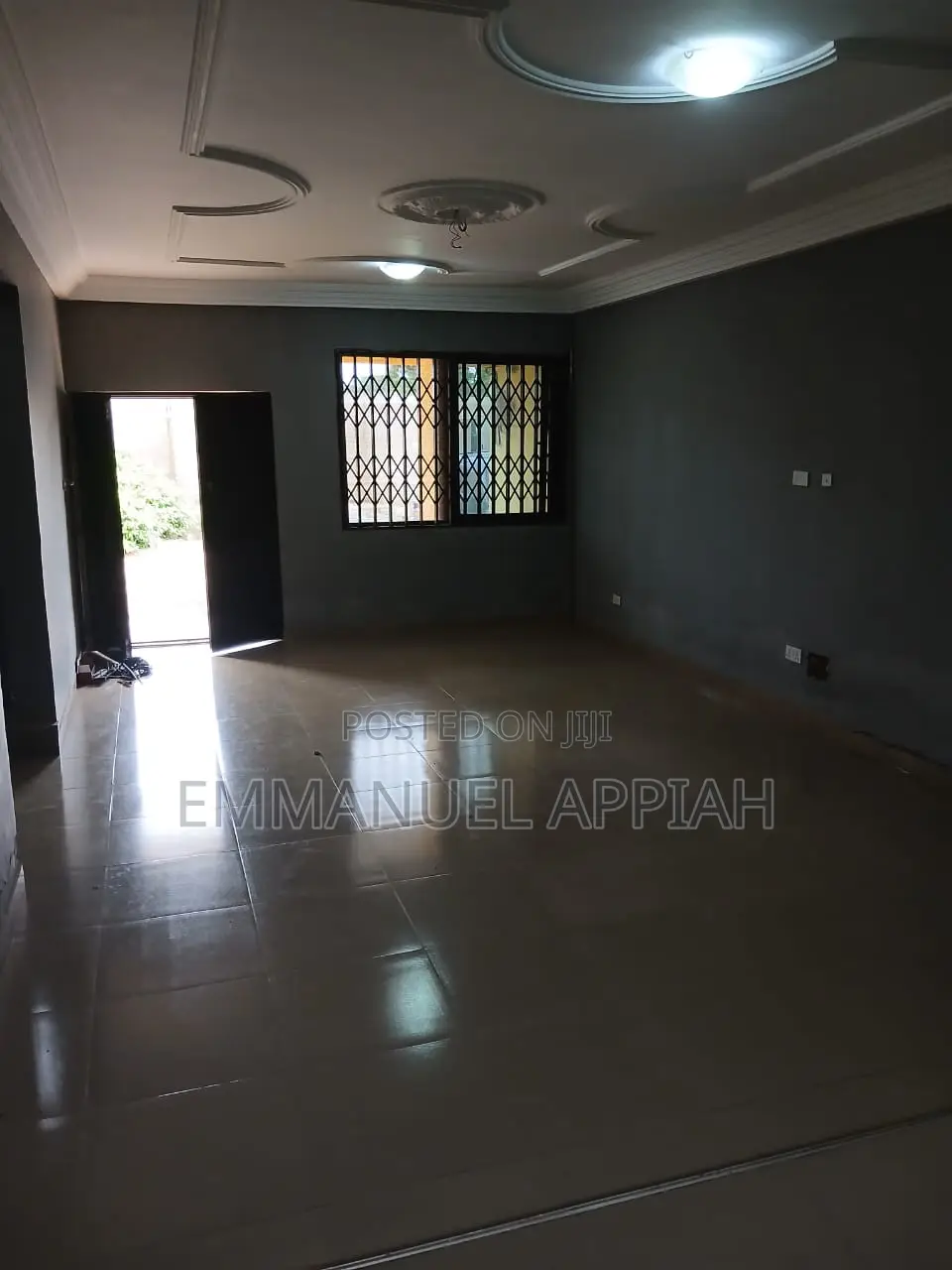 4bdrm Apartment in Awoshei Market, Awoshie for rent