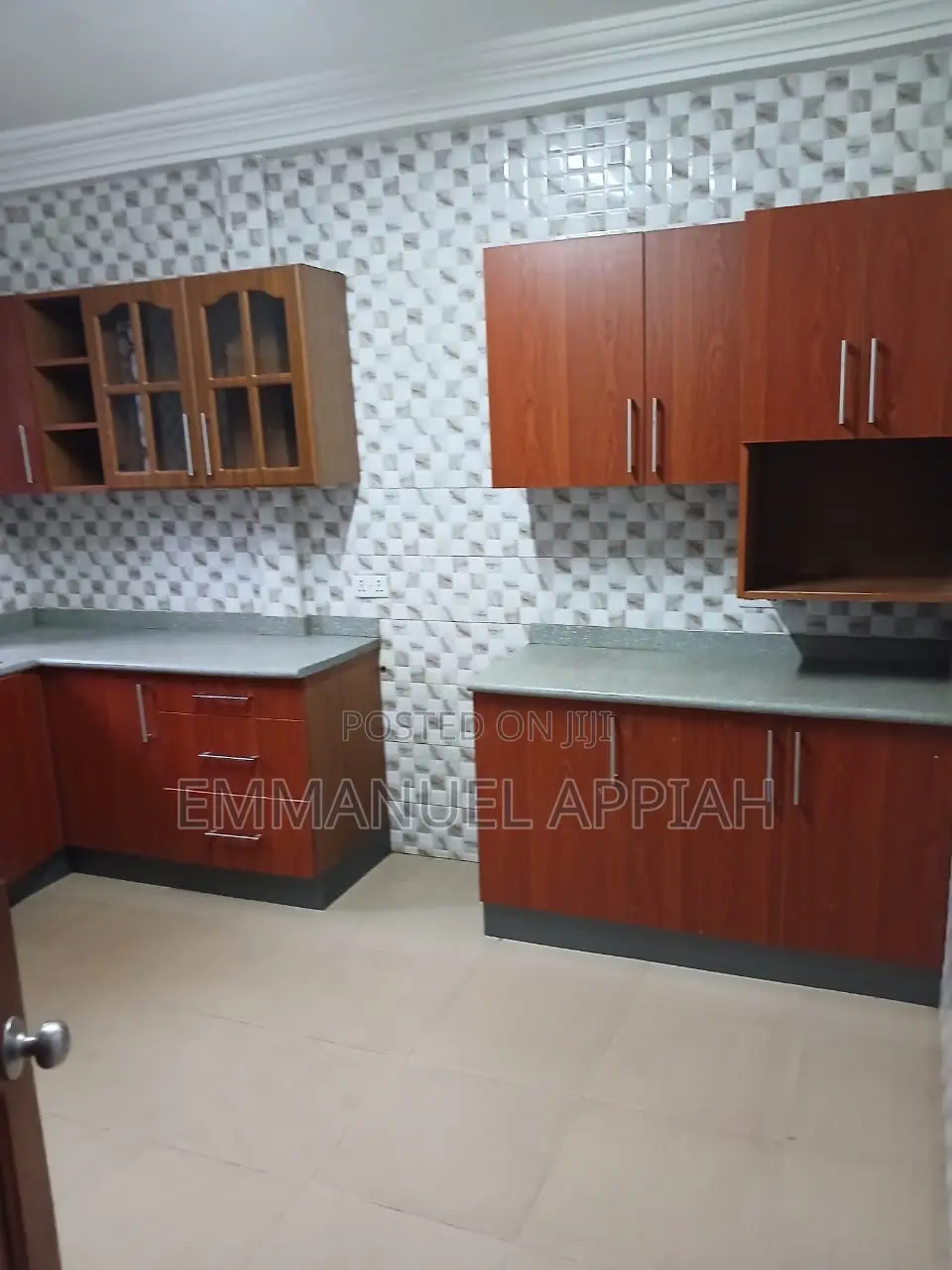 4bdrm Apartment in Awoshei Market, Awoshie for rent