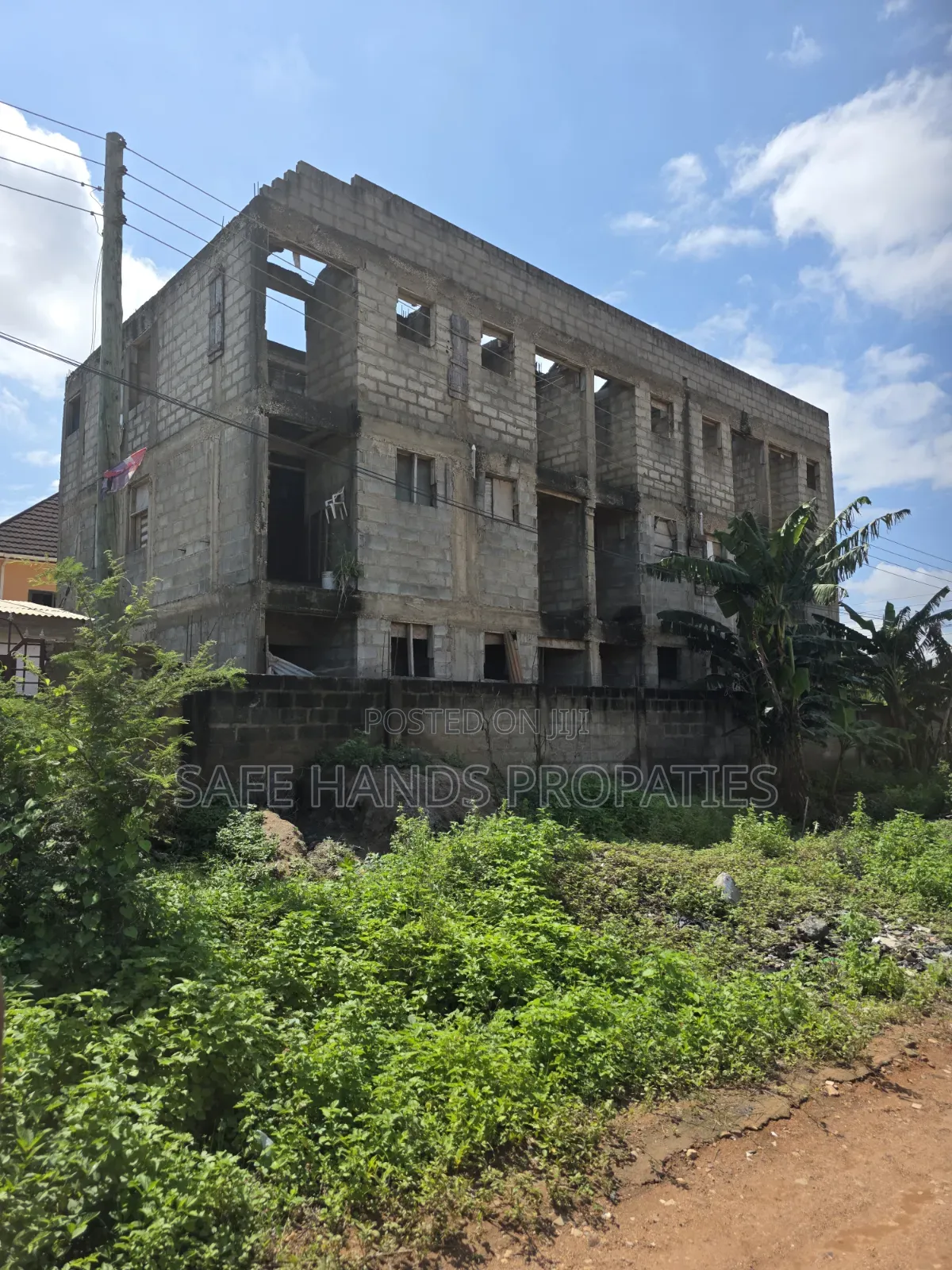 20bdrm Apartment in Sakora for sale