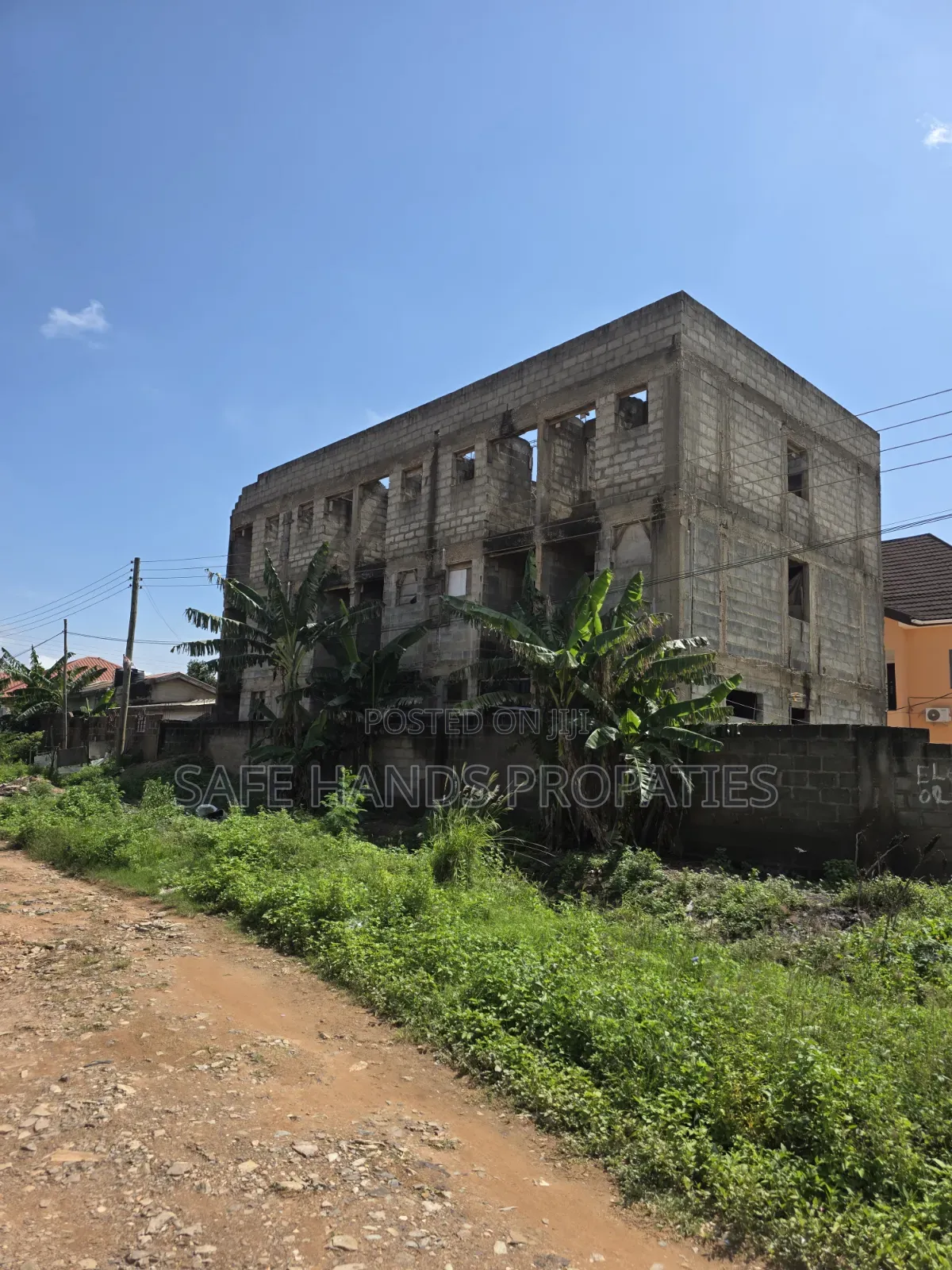 20bdrm Apartment in Sakora for sale