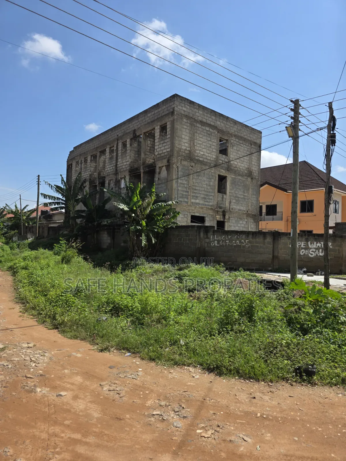 20bdrm Apartment in Sakora for sale