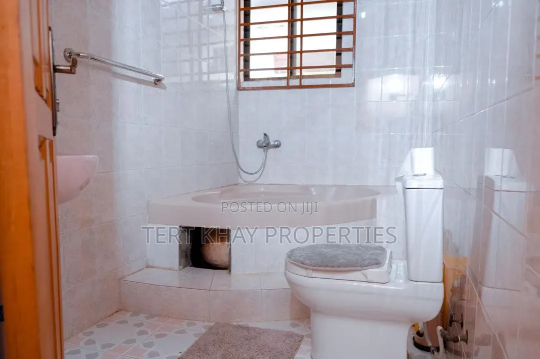6bdrm House in Sakumono for rent