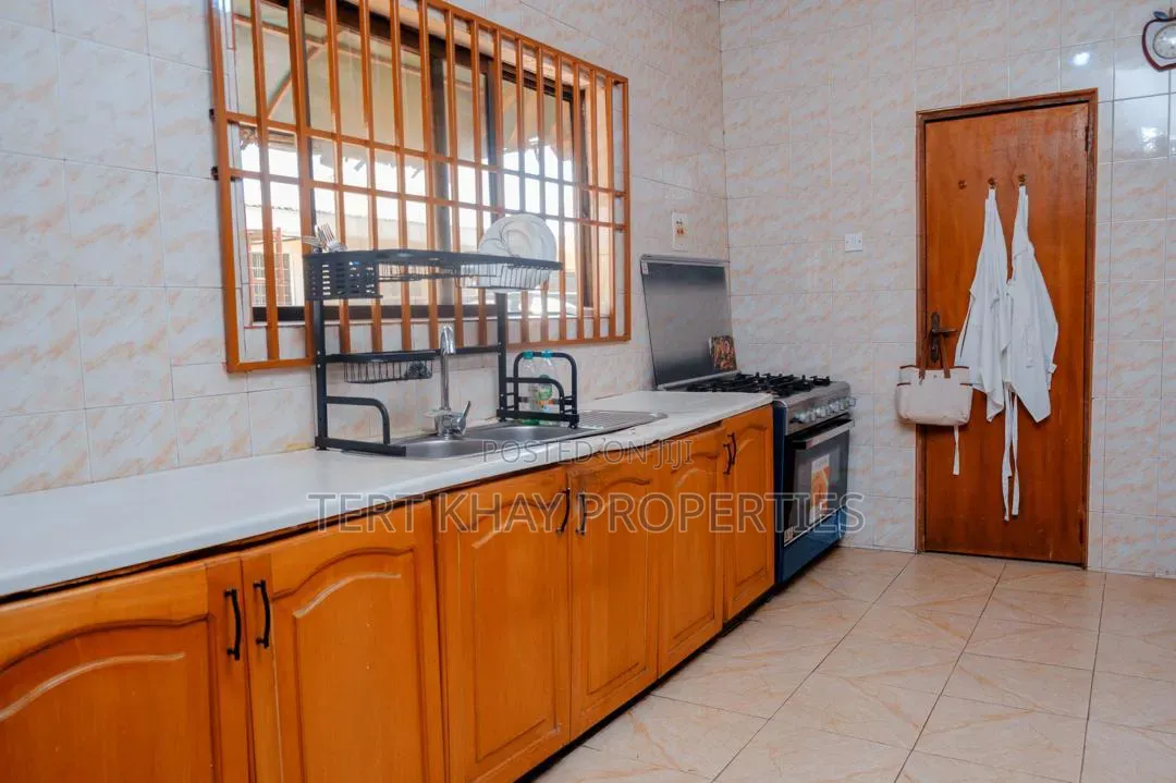 6bdrm House in Sakumono for rent