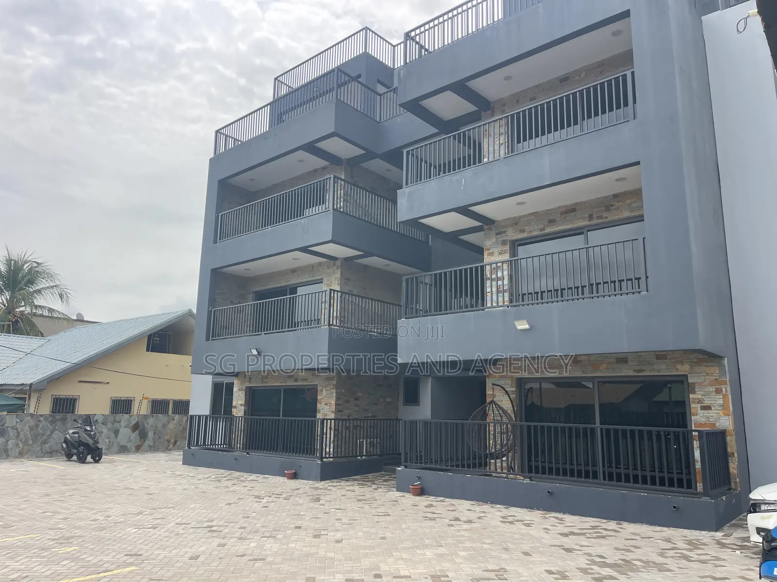 2bdrm Apartment in Batsonaa, Baatsona Total for rent