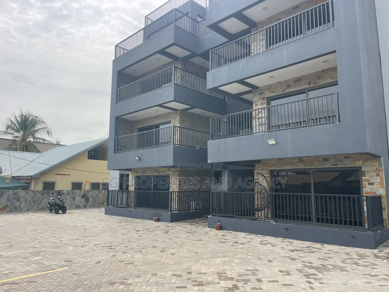 2bdrm Apartment in Batsonaa, Baatsona Total for rent