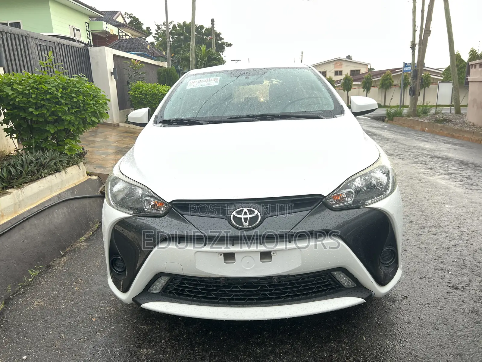 Toyota Yaris L Sedan 4dr 2019 White