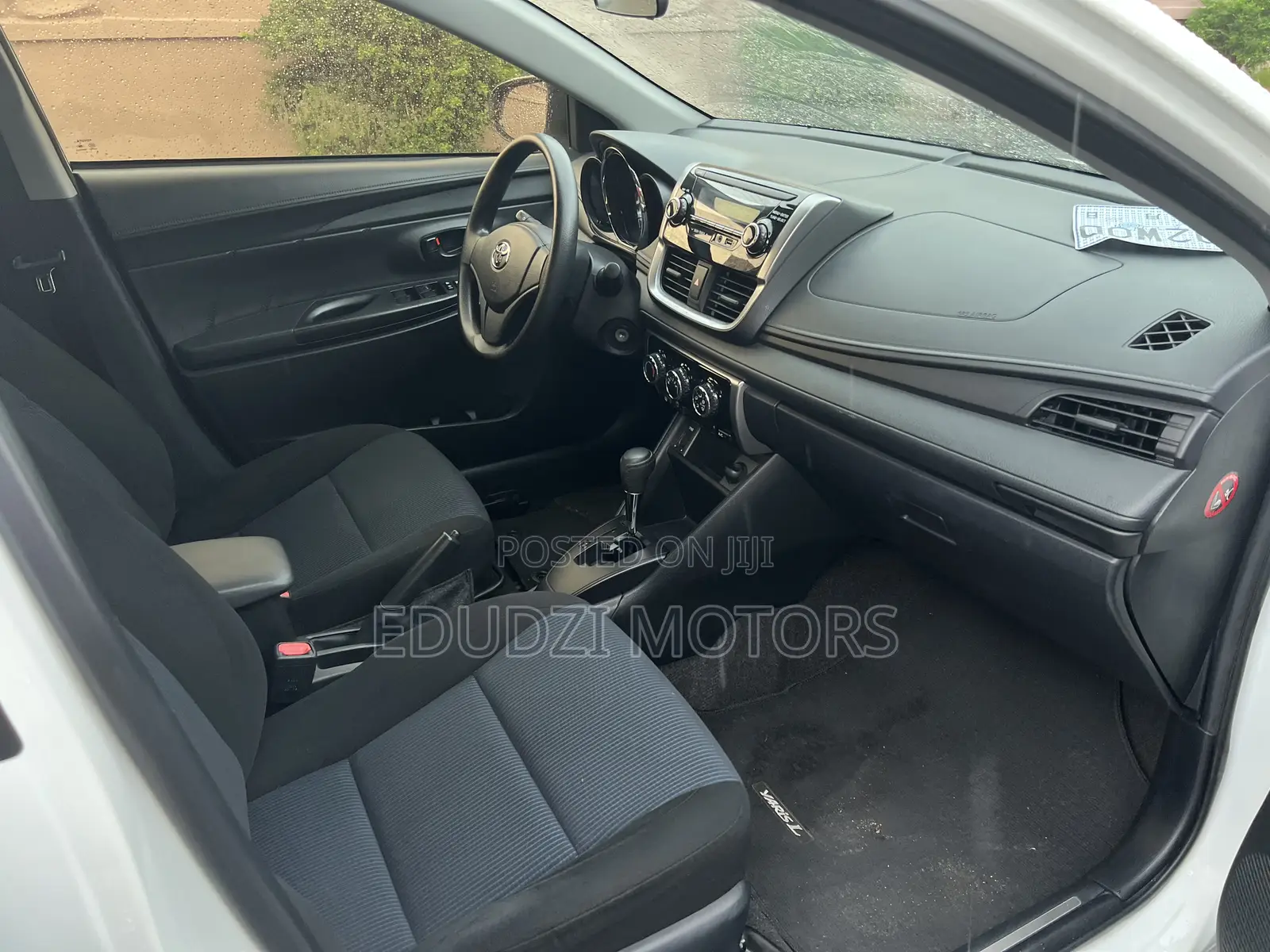 Toyota Yaris L Sedan 4dr 2019 White