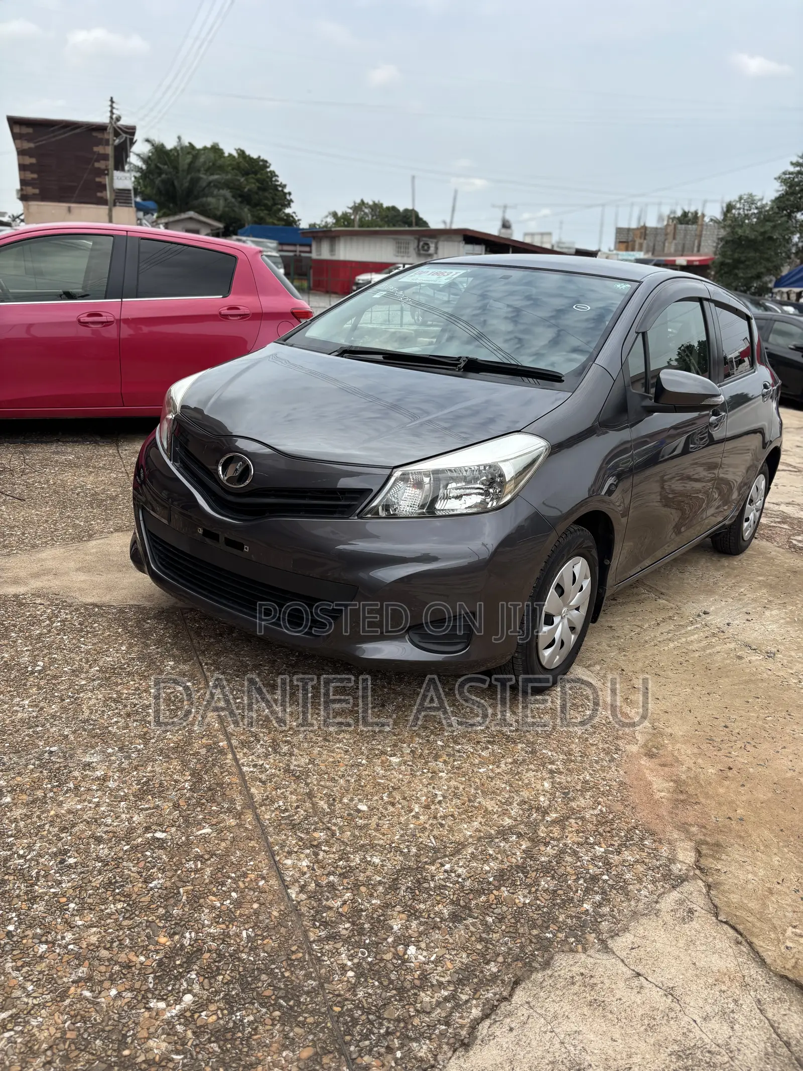 Toyota Vitz 1.3 FWD 5dr 2013 Gray