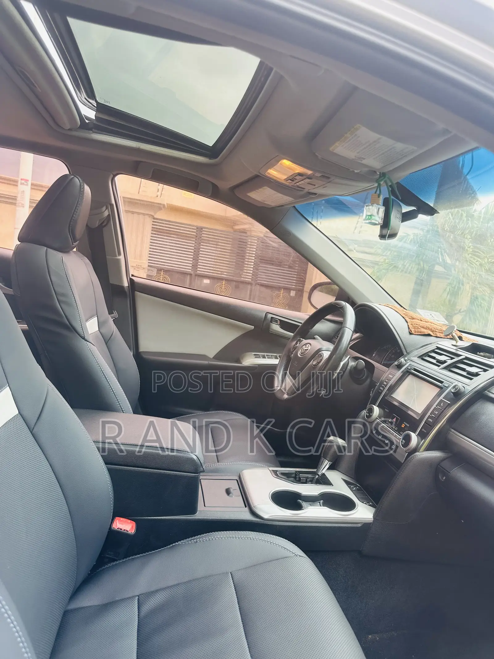 Toyota Camry XLE 4dr Sedan (2.5L 4cyl 6A) 2013 Silver