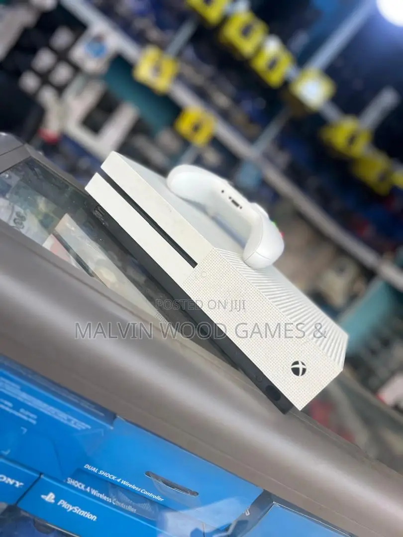 Xbox One S With 8 Games