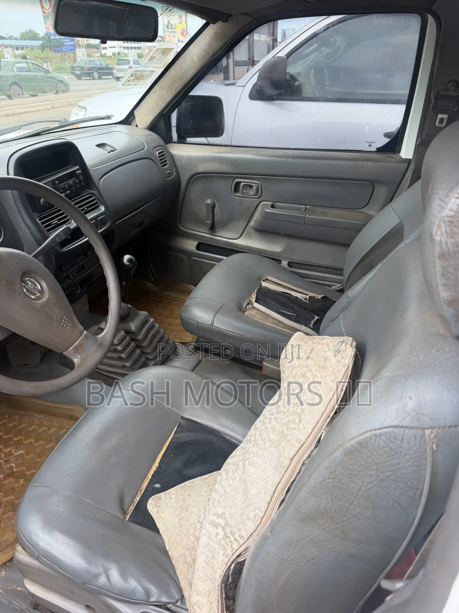 Nissan Hardbody 2009 White