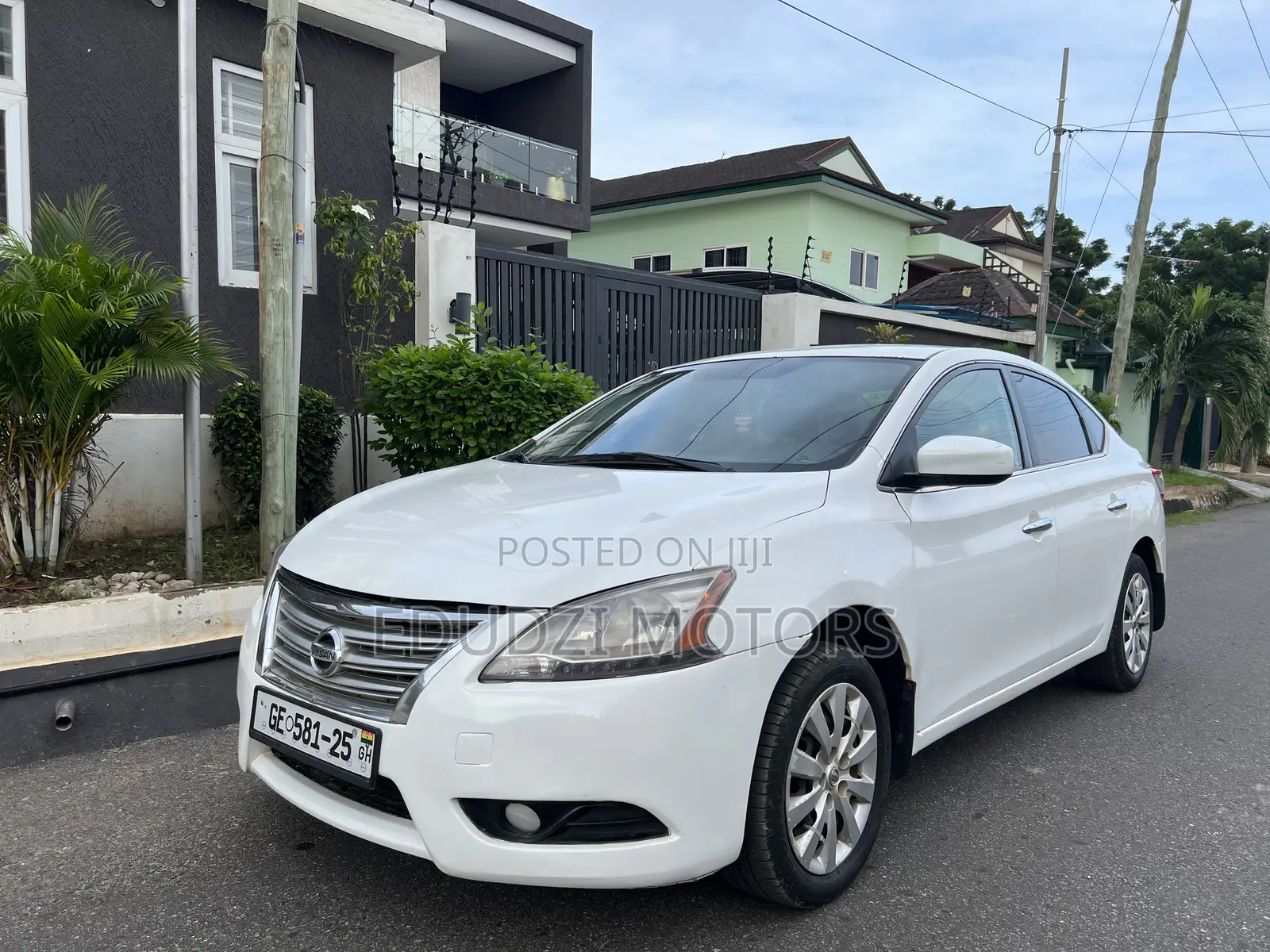 Nissan Sentra SR 4dr Sedan (1.8L 4cyl CVT) 2015 White