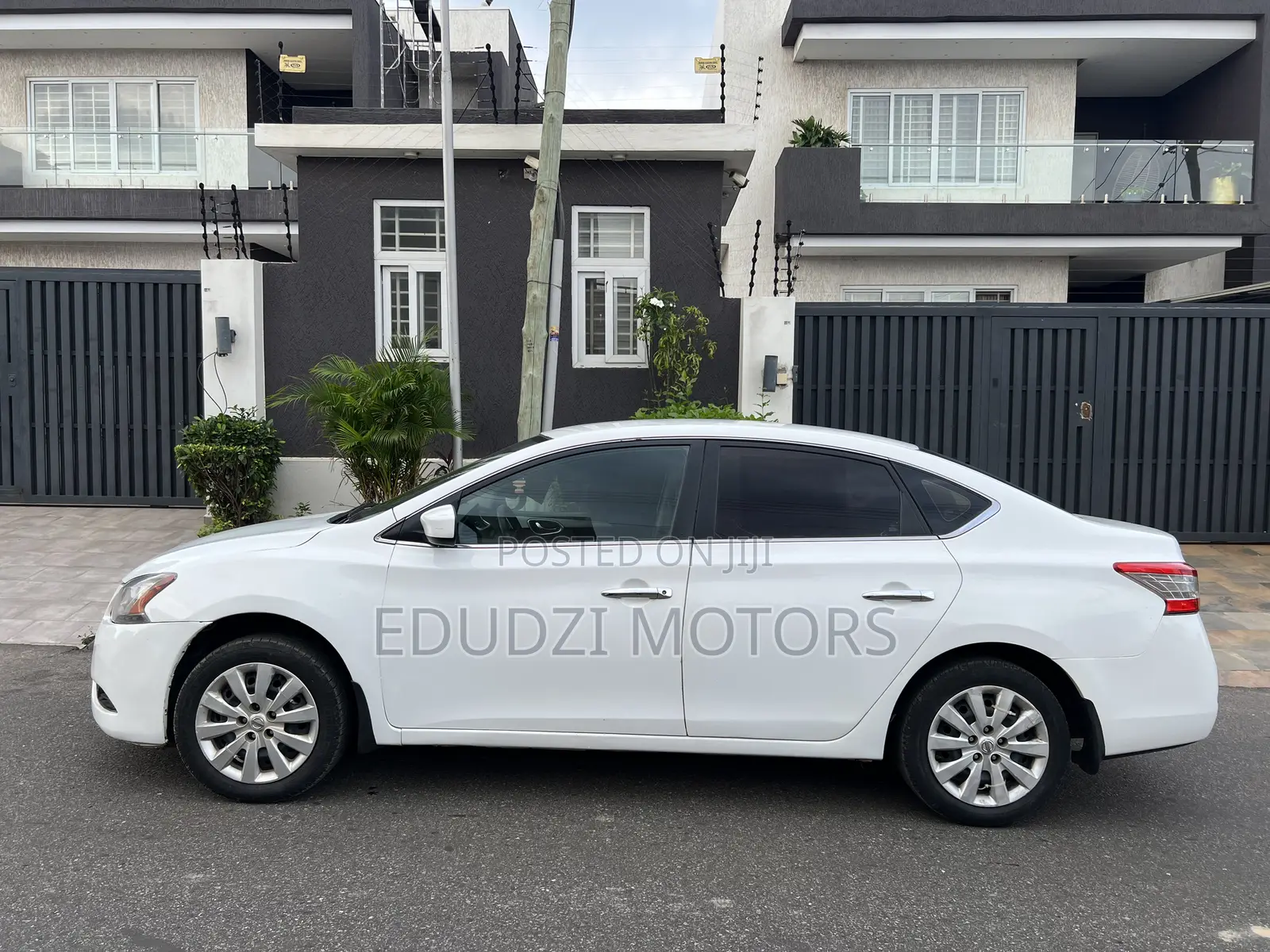 Nissan Sentra SR 4dr Sedan (1.8L 4cyl CVT) 2015 White