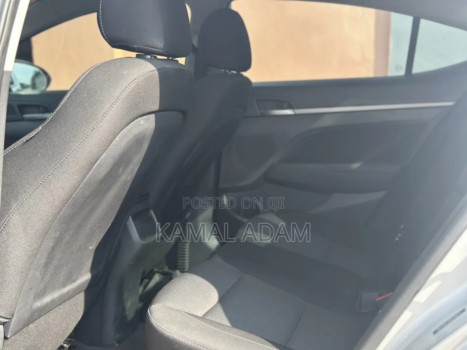 Hyundai Elantra SE Sedan FWD (2.0L 4cyl 6M) 2017 Silver