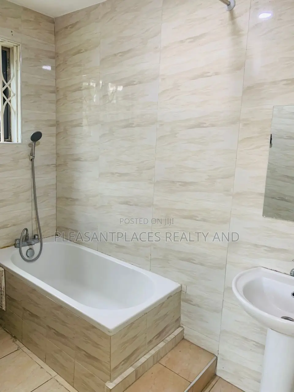 3bdrm Apartment in Pleasantplaces, Police Station for rent