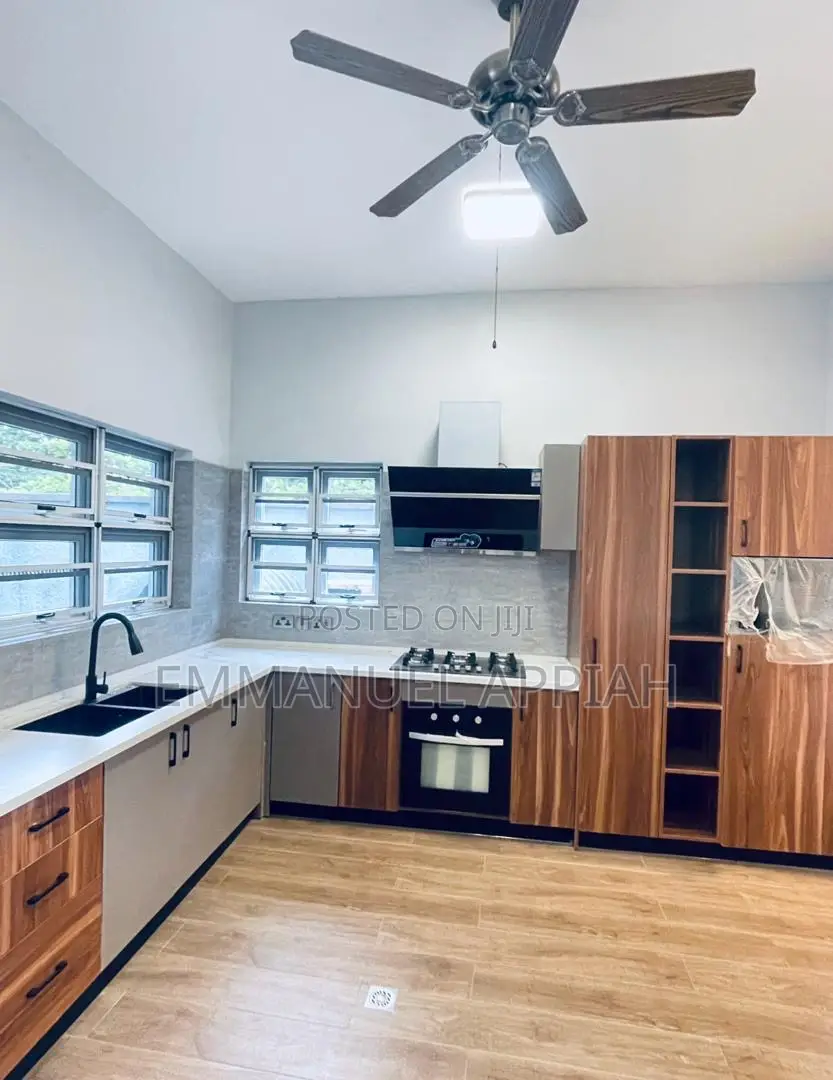 4bdrm Mansion in Aiport Hills, Accra Metropolitan for sale