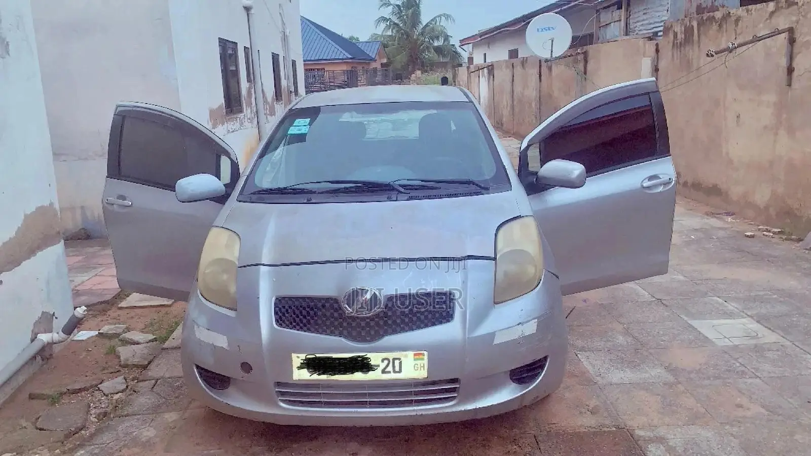 Toyota Vitz 2011 Silver