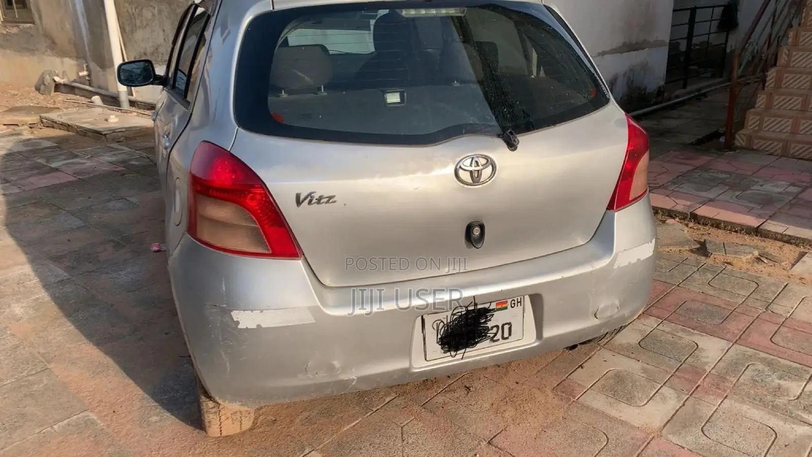 Toyota Vitz 2011 Silver