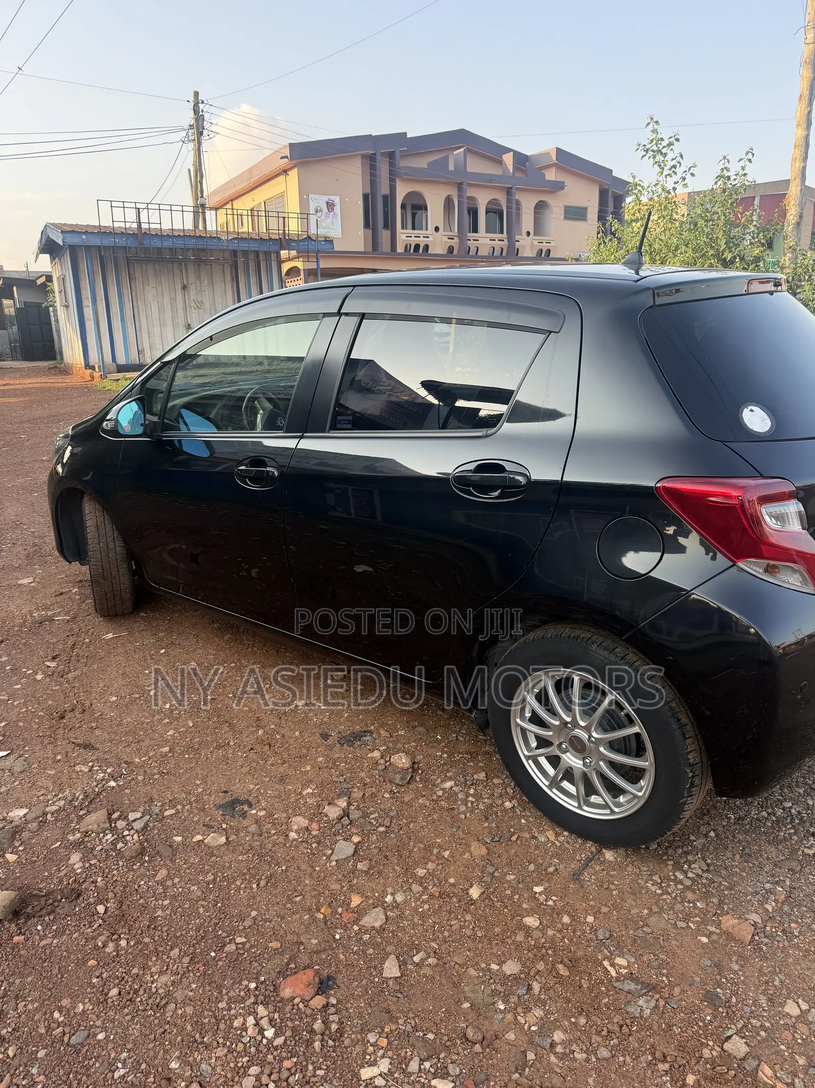 Toyota Vitz 1.3 FWD 5dr 2014 Black