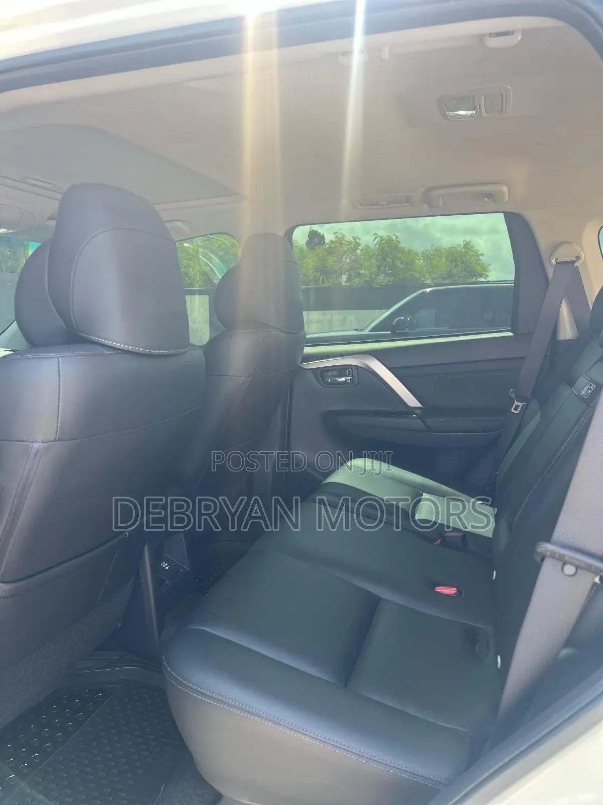 Mitsubishi Montero Sport 2025 White