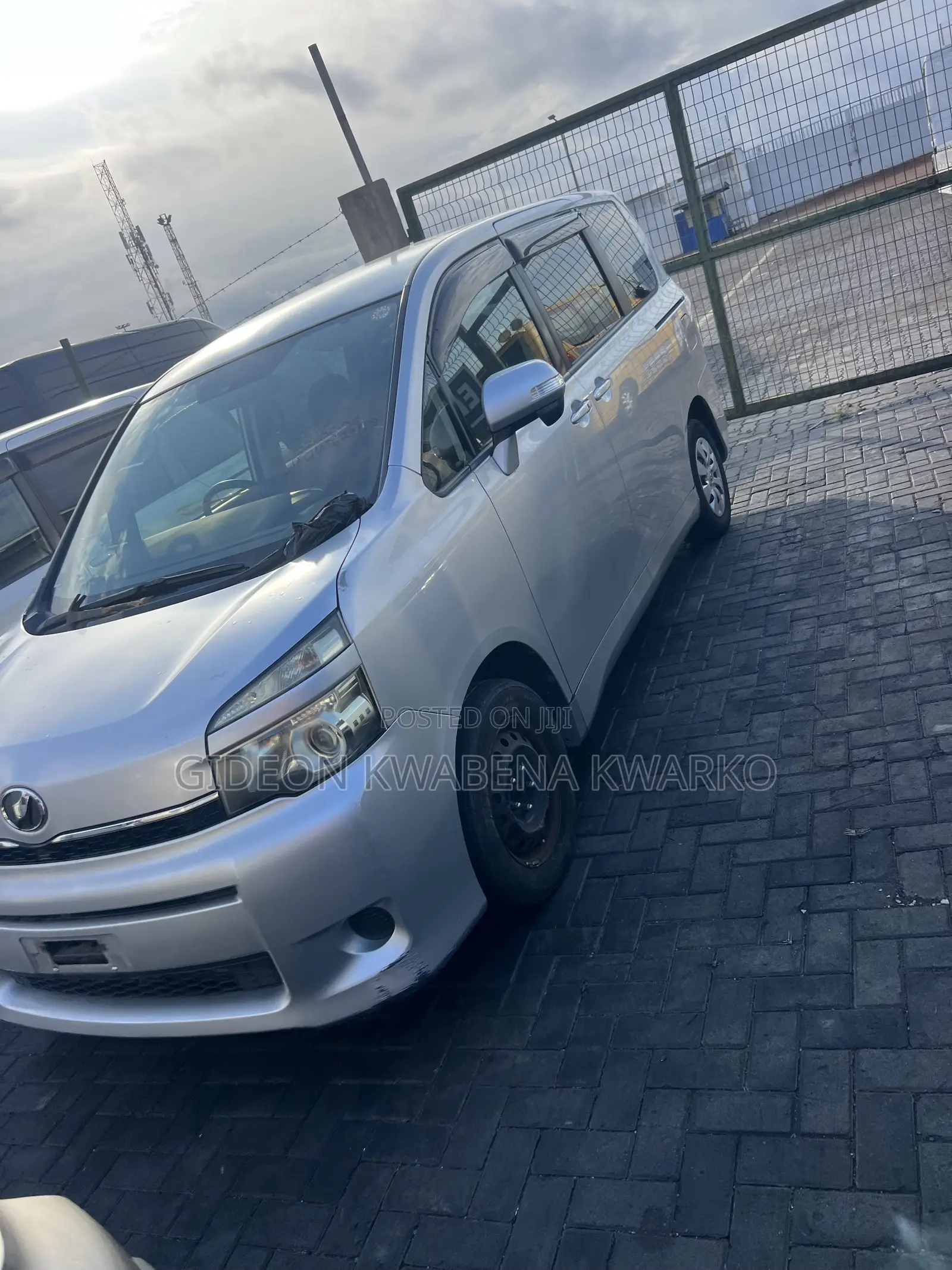 Toyota Voxy 2013 Silver