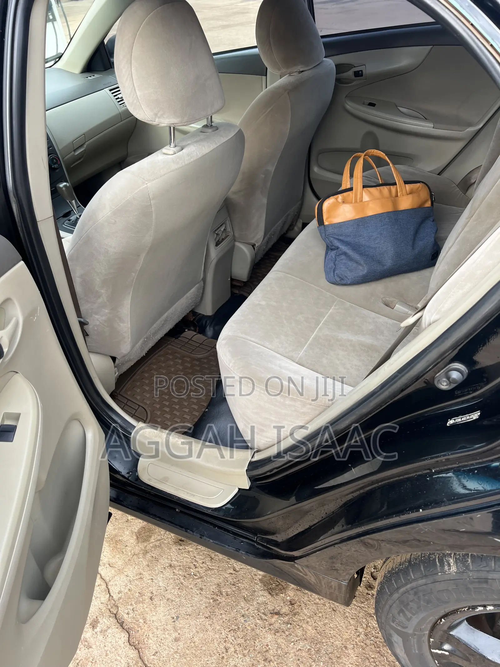 Toyota Corolla Base 4dr Sedan (1.8L 4cyl 5M) 2011 Black