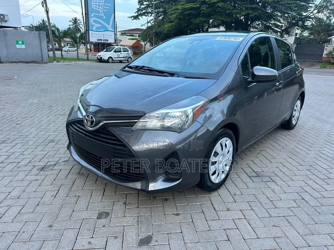 Toyota Yaris LE Hatchback 5dr 2017 Gray