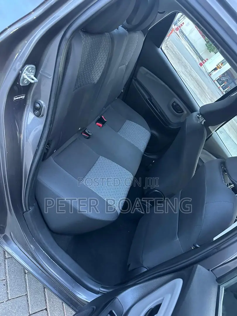 Toyota Yaris LE Hatchback 5dr 2017 Gray