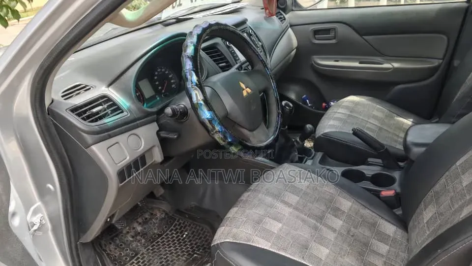 Mitsubishi L200 2018 Silver