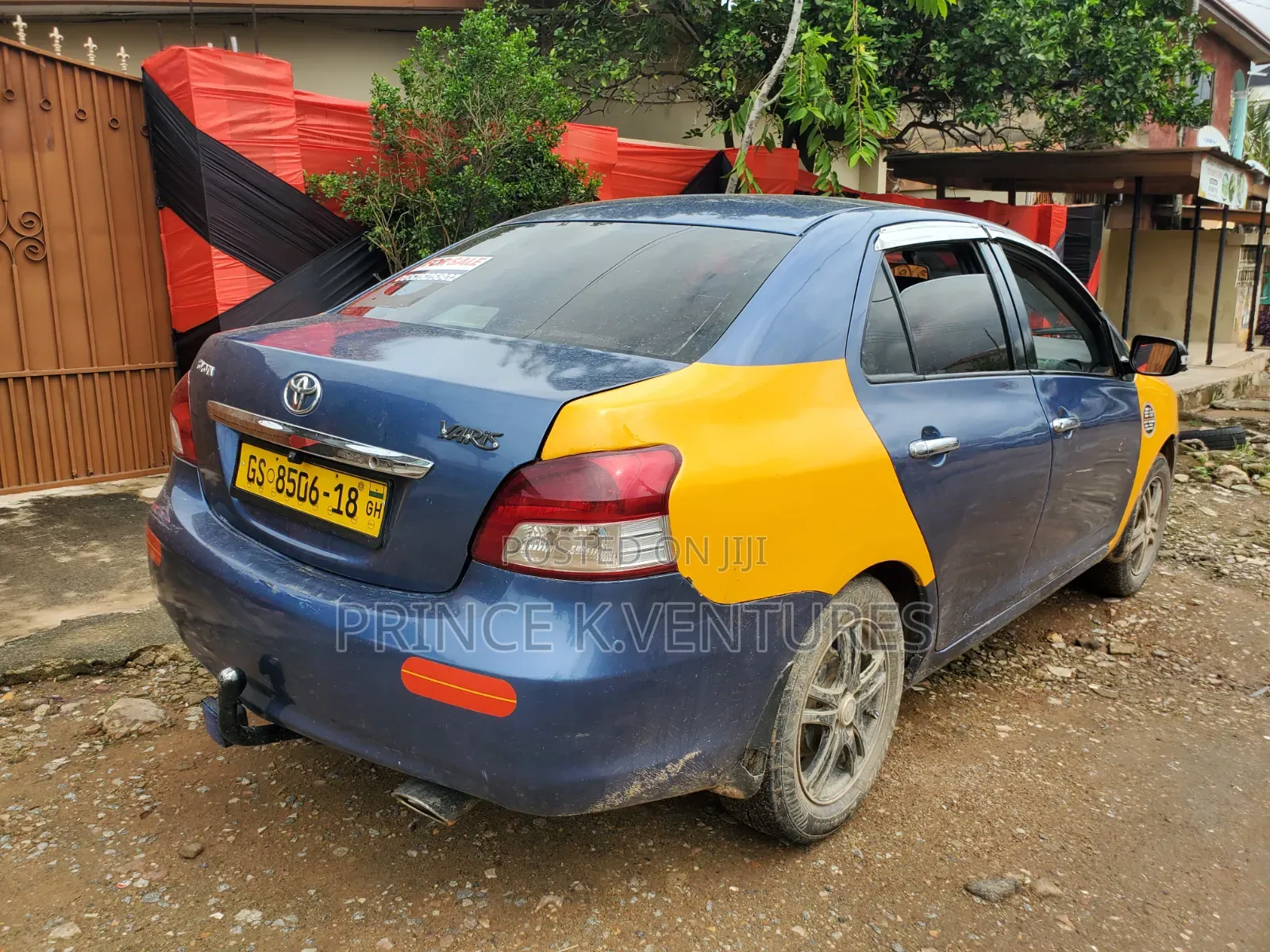 Toyota Yaris Base Sedan 4dr 2010 Blue