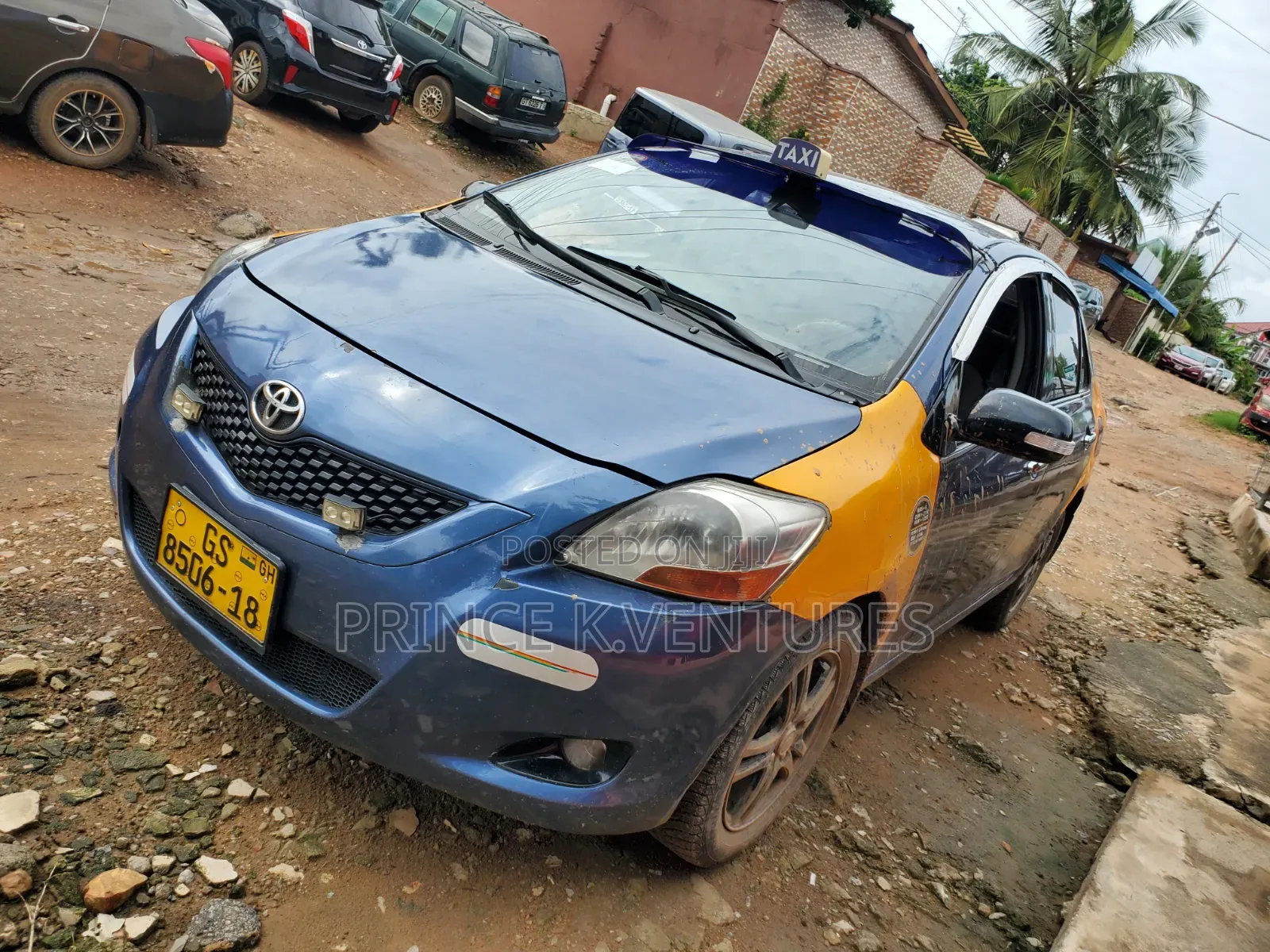 Toyota Yaris Base Sedan 4dr 2010 Blue