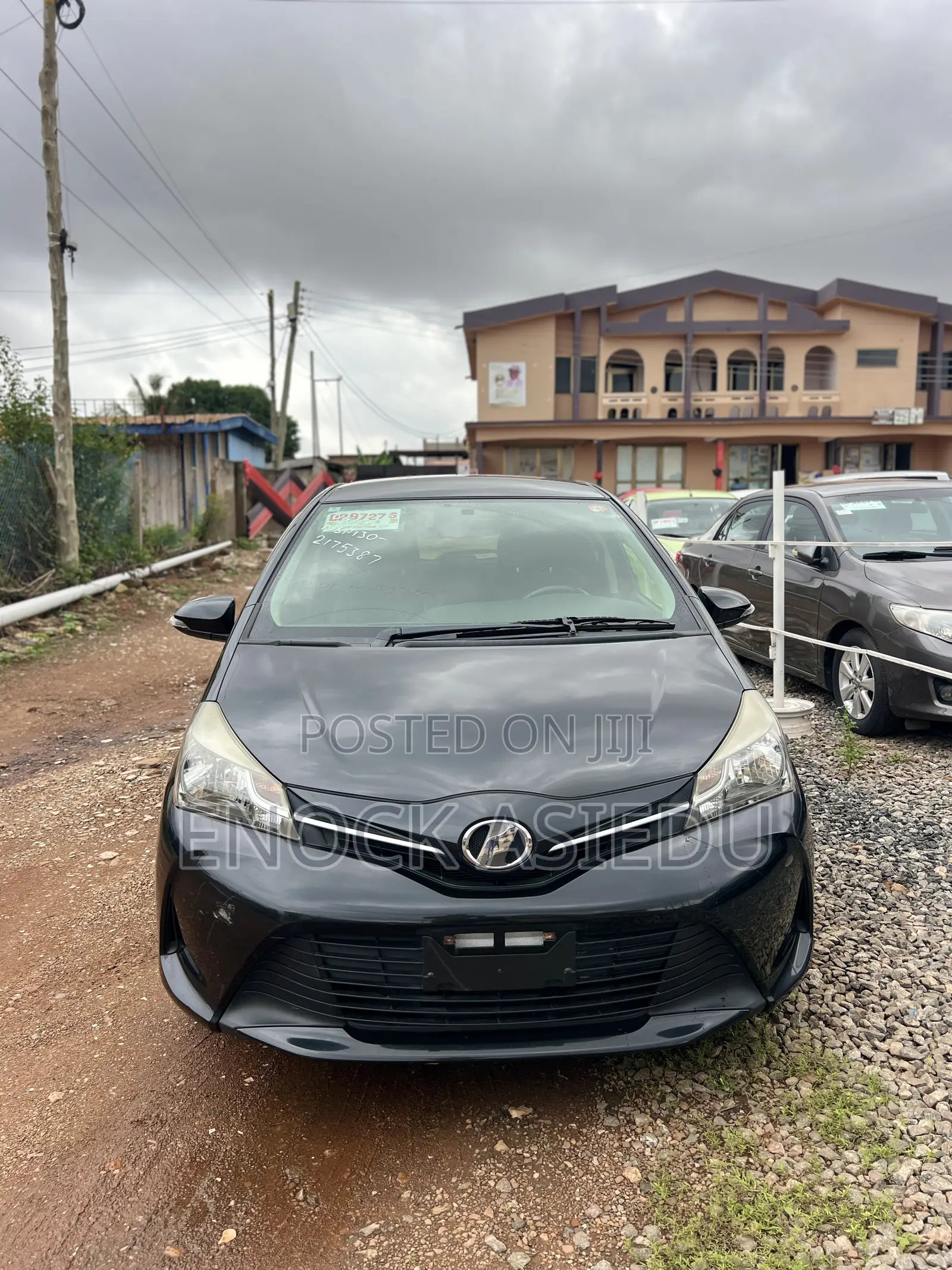 Toyota Vitz 1.3 AWD 5dr 2015 Black