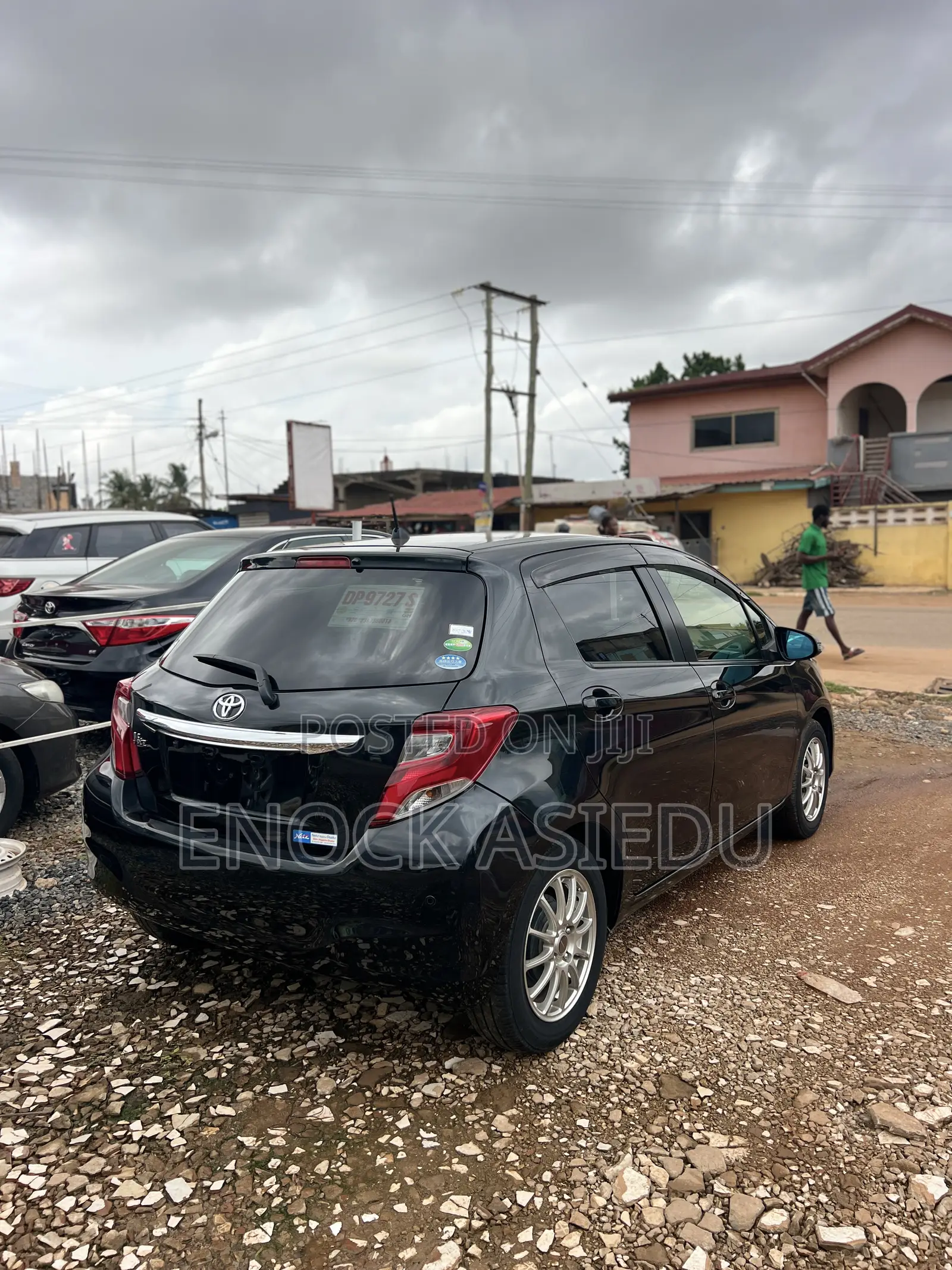 Toyota Vitz 1.3 AWD 5dr 2015 Black