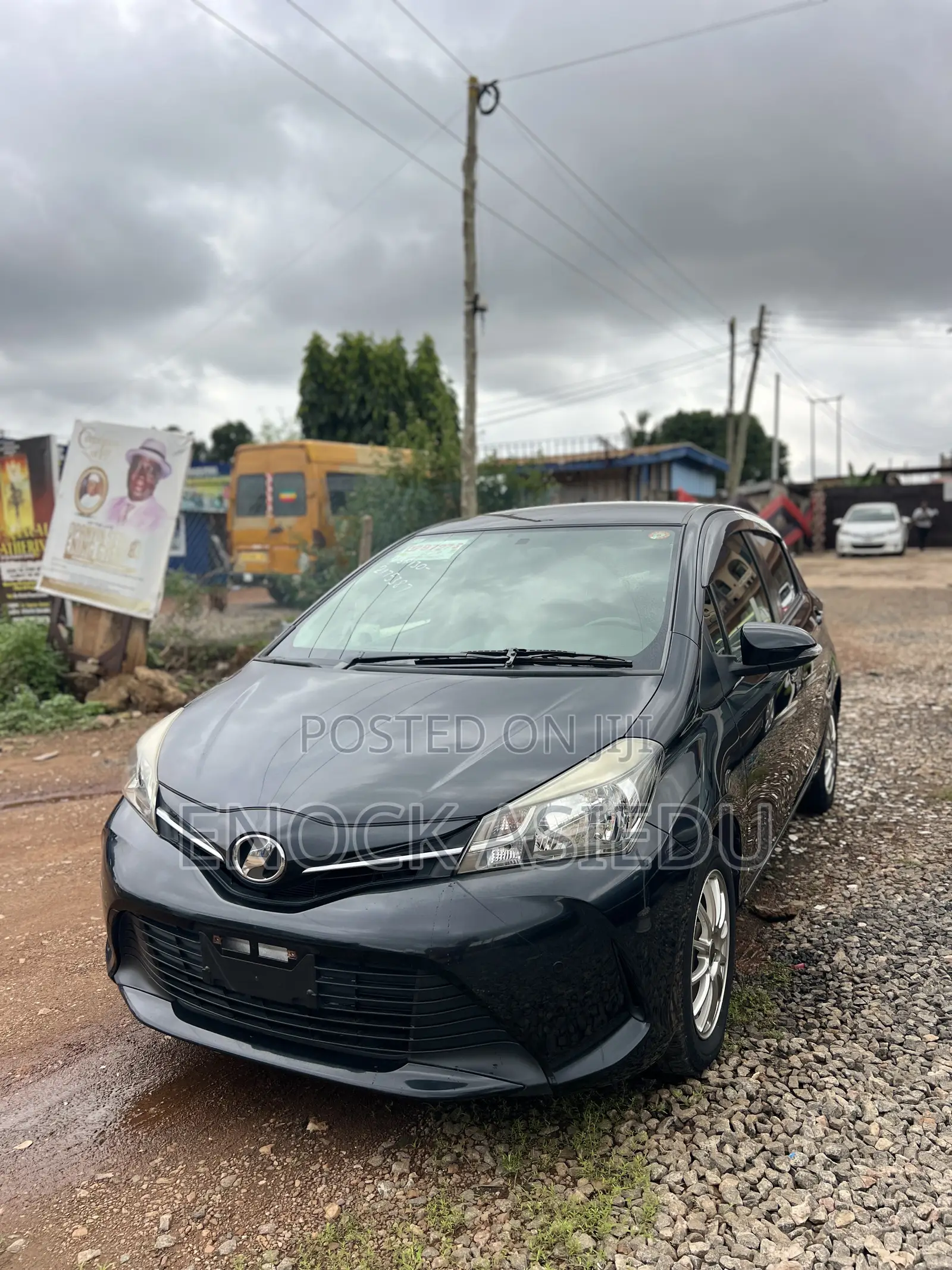 Toyota Vitz 1.3 AWD 5dr 2015 Black